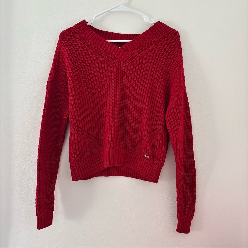 red hollister v neck sweater